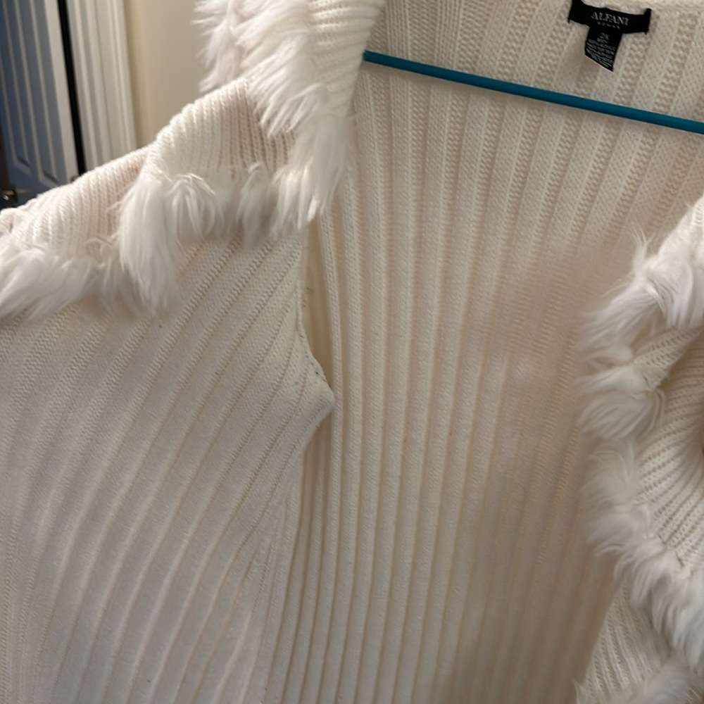 Alfani ivory sweater with faux fur trim, size 2X - Picture 8 of 11